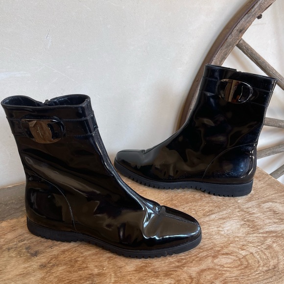 SALVATORE FERRAGAMO Black Patient Leather Flat Comfort Ankle Boots 7 1/2 B NEW!! - Picture 8 of 13